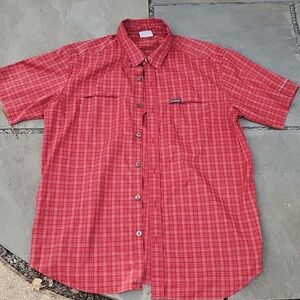 Columbia Omni Shade Mens Short-Sleeve Red Plaid Button-Up Hiking / Fishing Shirt